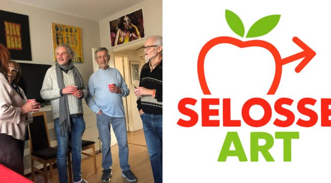 Visite d’atelier à Ixelles : Jérôme Selosse échange avec le public lors d’une exposition à Bruxelles, logo Selosse ART.